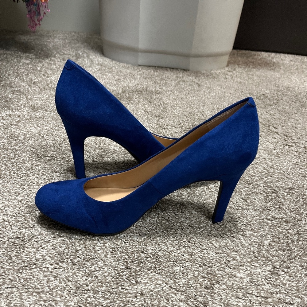 Kelly & Katie Isabel Blue suede heel size 9.5